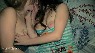 My duine fucks mo hot Cheum a phiuthar, 3some neo-dhreuchdail Sex Blowjob, girls kissing, Pussy gu beul, Cumshot ann am beul, Sharing cum agus Mòr Cumshot, 2 girls 1 guy hot càraid fucking ffm