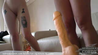 Nonnismo pulcini provare diversi tipi di dildo per vedere quanto grande è troppo grande