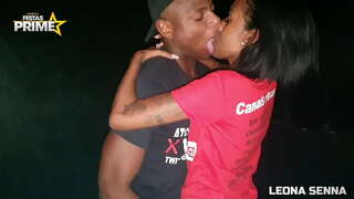 Black fant poje suh muco s svojim velikan jambor