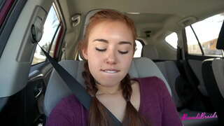 Slut Horny cha ghabh Stad a chur air a bhith a &#039; Cluich Le Pussy ann an Càr agus Poblach: Brandibraids