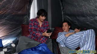 Hot cougar kabungkus dening wong lanang singkat ing trio nganti mani muncrat