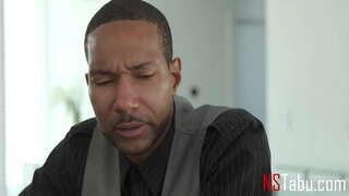 Негритянская խորթ աղջիկ Ցանկանում է, Որ հռոմի պապը Դիմել է նրան, Թե տիկինը