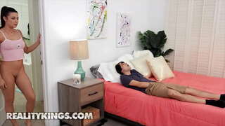 Reality Kings - RS പ്രധാനമന്ത്രി - Kylie റോക്കറ്റ്, റിക്കി സ്പാനിഷ് - സ്റ്റിക്കി സീറ്റ്