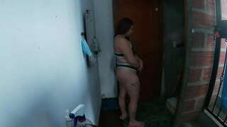 Tha mi a &#039;toirt cuiridh dhuibh a-steach do thaigh gu taigh-feòla agus e fucks dhomh mar bitch a&#039; coimhead gu deireadh