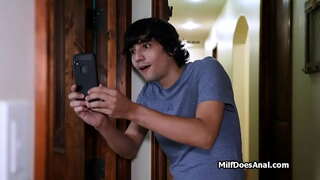 Dildo ann a-mhàin, deep anal on the couch