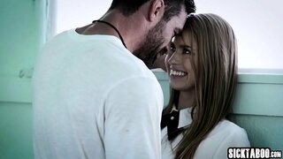 Seksikas babe imetud suur kõva peenis