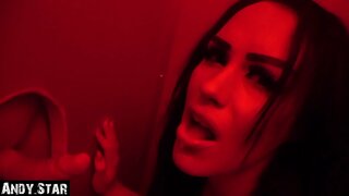 Girlfriend blows dick aig an Gloryhole