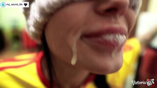 Blindfolded Brunette Deepthroat Big Cock agus Facial POV